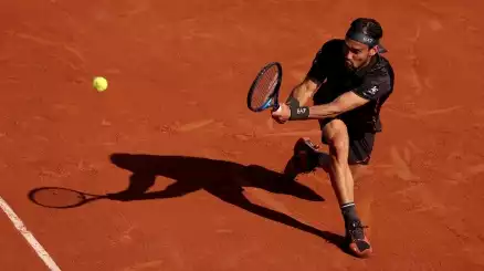 Roland Garros: Fabio Fognini si arrende a Ofner. Novak Djokovic agli ottavi