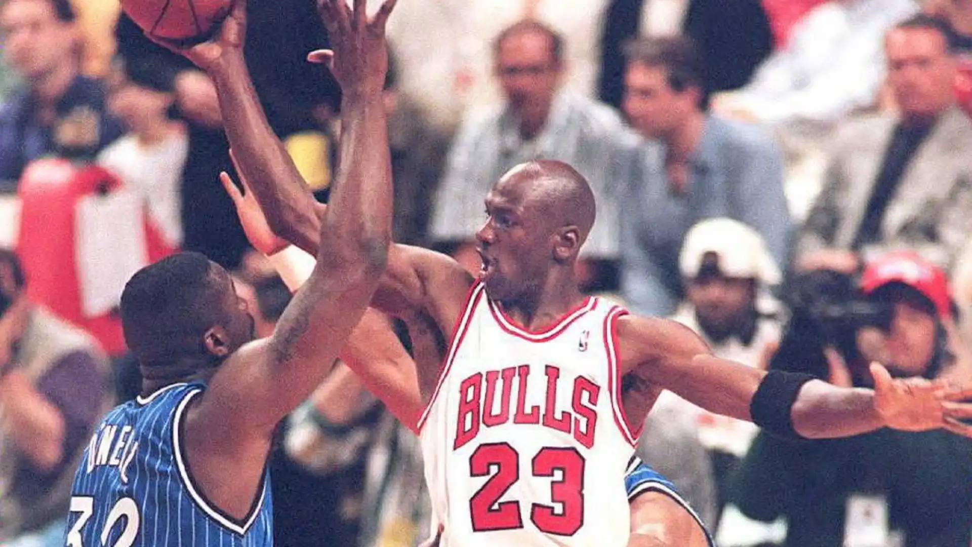 1995: Michael Jordan (basketball), guadagni totali stimati 43,9 milioni di dollari