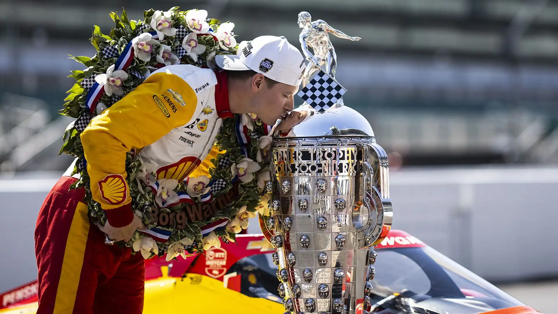 Il titolo IndyCar Series: Nel 2017, Newgarden si laurea campione, dimostrando il suo valore e il suo impegno costante.