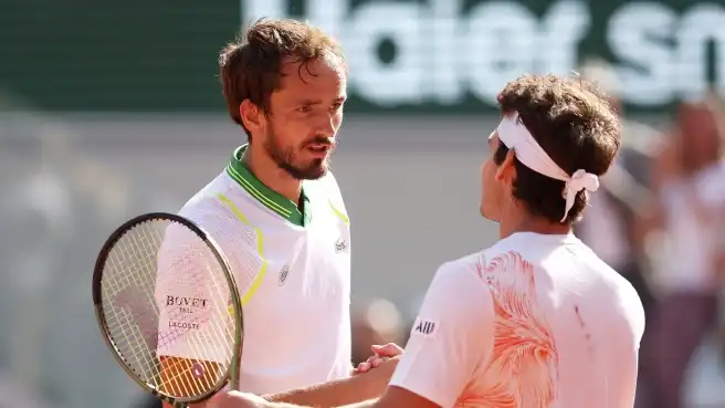 Roland Garros: ko choc di Medvedev, buona notizia per Jannik Sinner