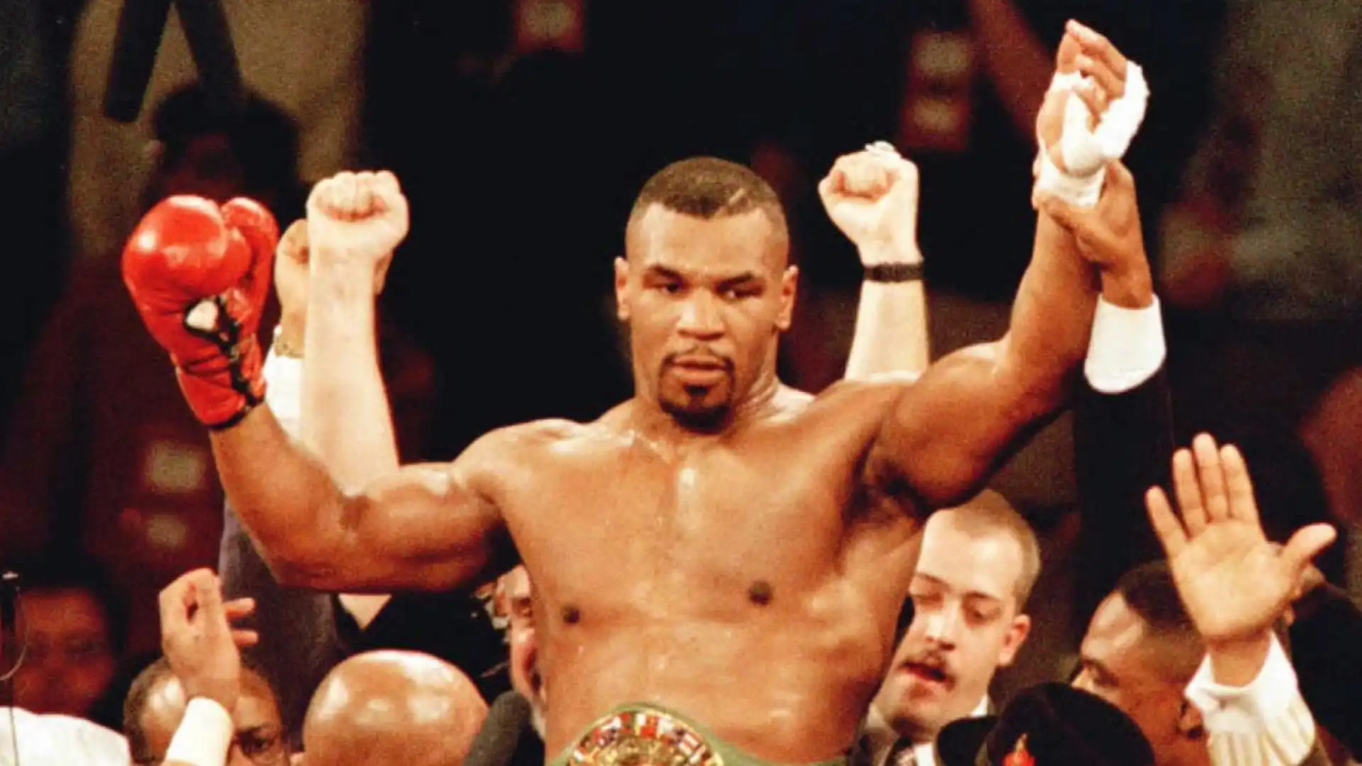 1996: Mike Tyson (pugilato), guadagni totali stimati 75 milioni di dollari