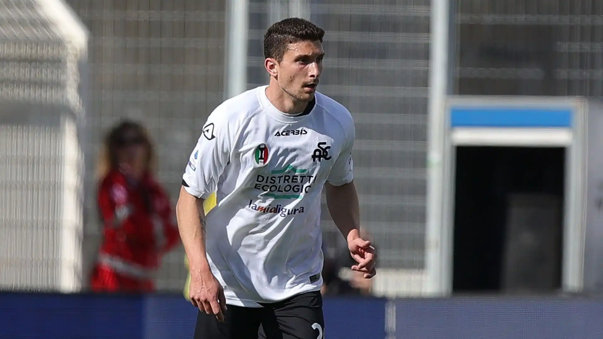 Mattia Caldara è tornato al Milan dopo l'anno negativo allo Spezia e se ne andrà a parametro zero