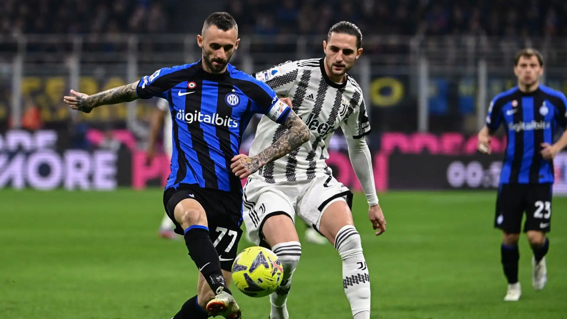L'Inter non considera incedibile il calciatore ed è pronta a lasciarlo partire per una cifra intorno ai 25 milioni di euro