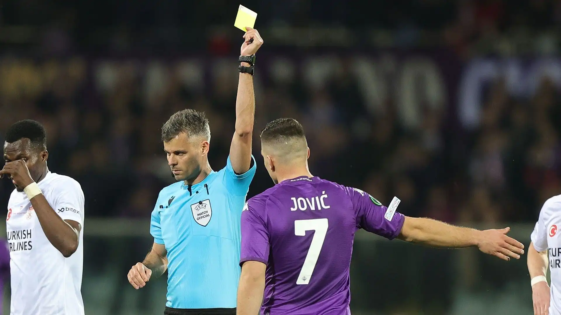 Jovic ha un contratto con la Fiorentina fino al 2024 ma il club ha un'opzione di prolungamento di 2 anni