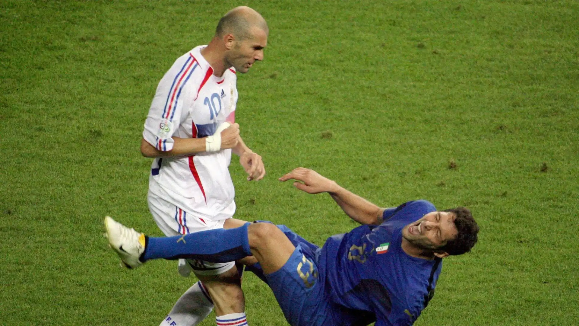 Marco Materazzi vs Zinedine Zidane in Italia-Francia del 2006: l'iconica testata che ha fatto il giro del mondo