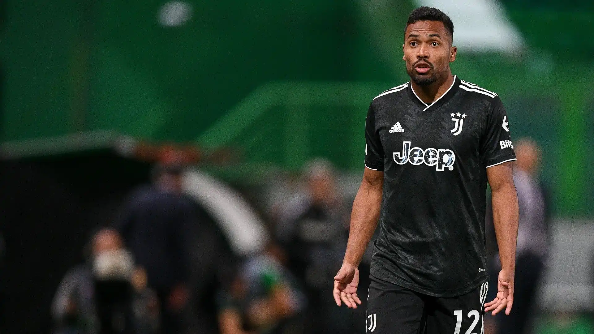 Difficilmente Alex Sandro farà parte della rosa 2023-2024: diversi club arabi sulle sue tracce