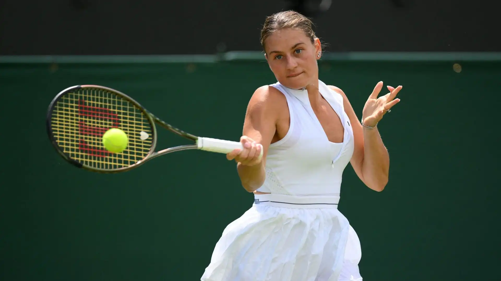 La tennista ucraina ha eliminato in tre set al termine di un match tiratissimo la greca Maria Sakkari