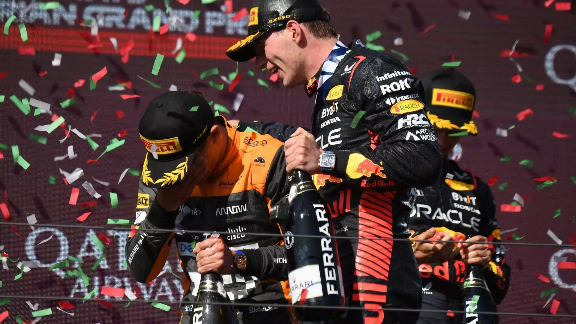 Verstappen ha appreso l'accaduto con un sorriso e se n'è andato con il trofeo spezzato