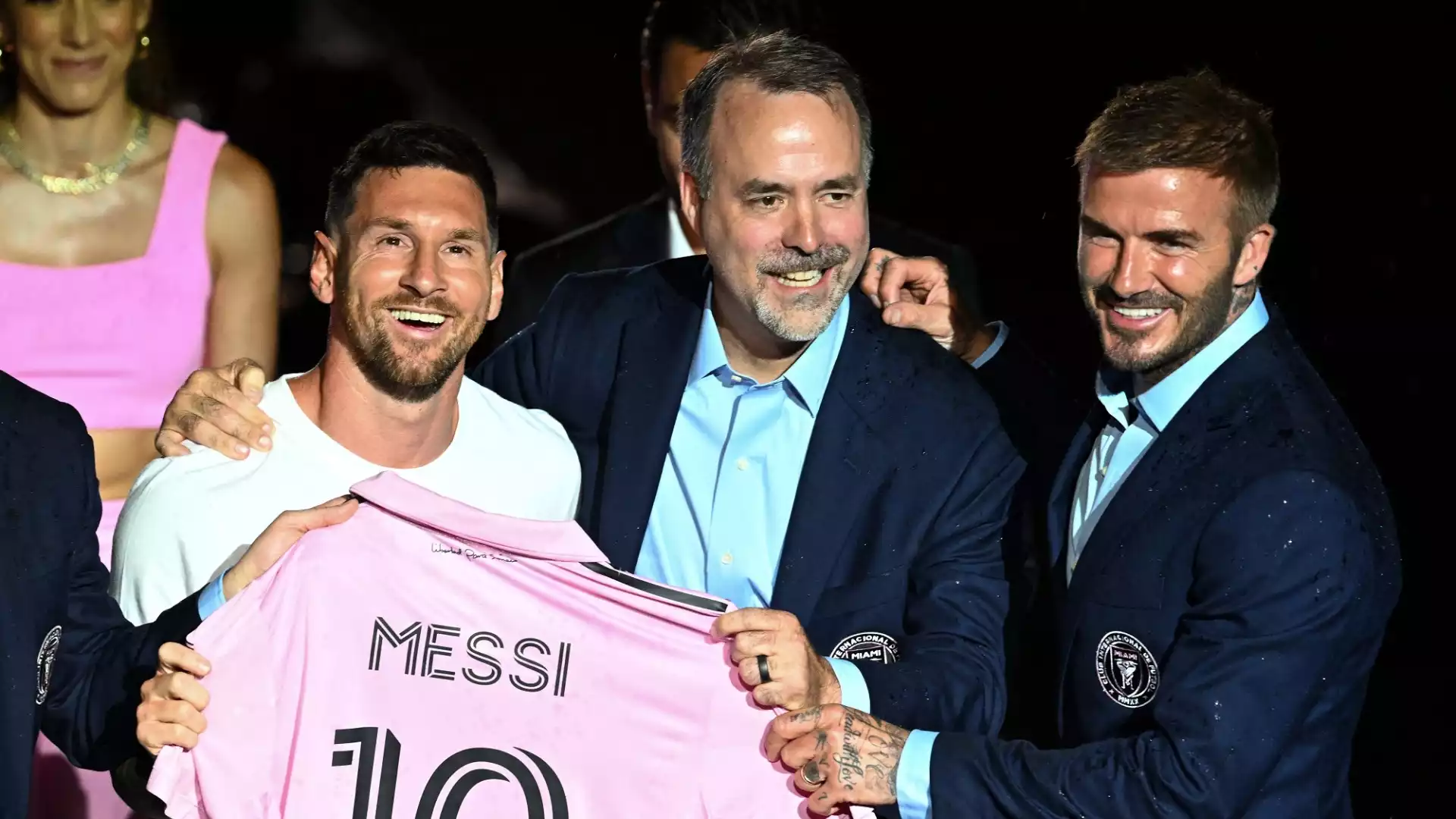 Migliaia di tifosi si sono radunati al DVR PNK Stadium di Fort Lauderdale per celebrare il nuovo acquisto dell'Inter Miami: Lionel Messi