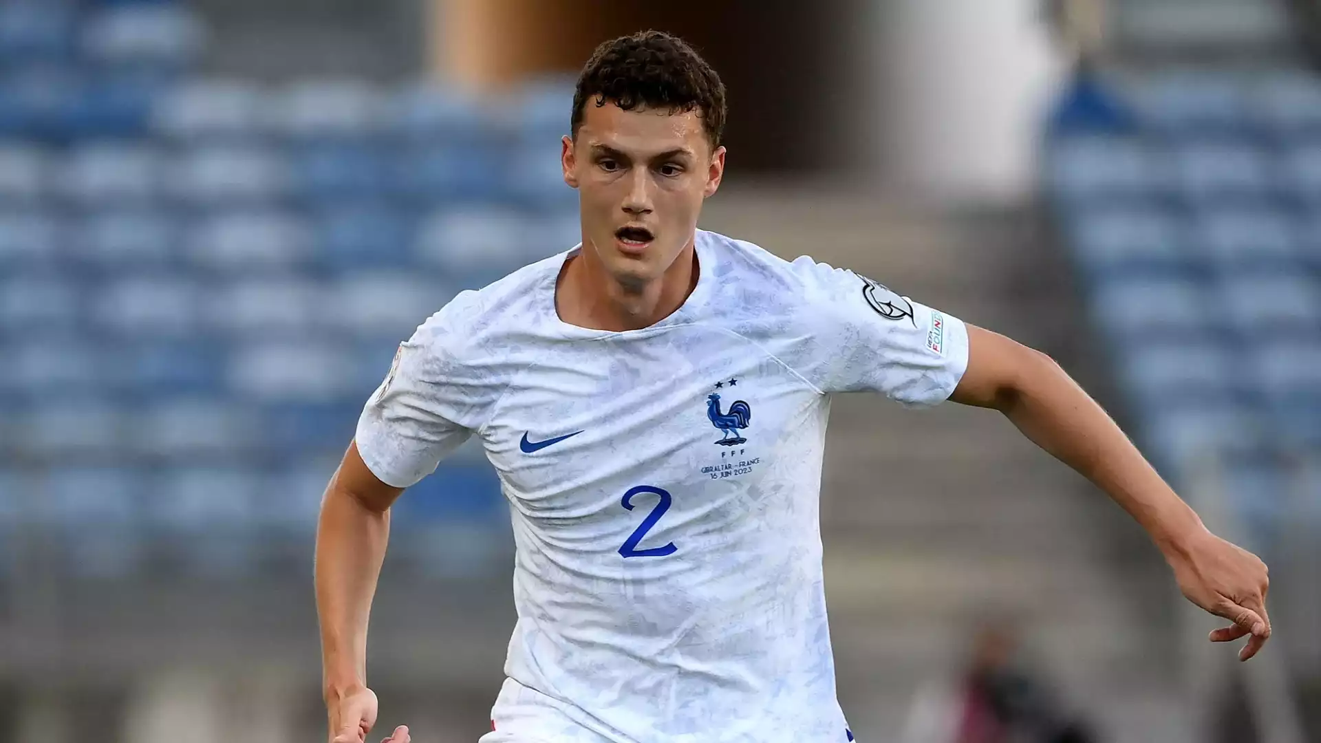 Non è esclusa neanche la pista che porta a Pavard, anche se la concorrenza è serratissima: su di lui c'è il Manchester City. Il francese può giocare sia come terzino sia come centrale