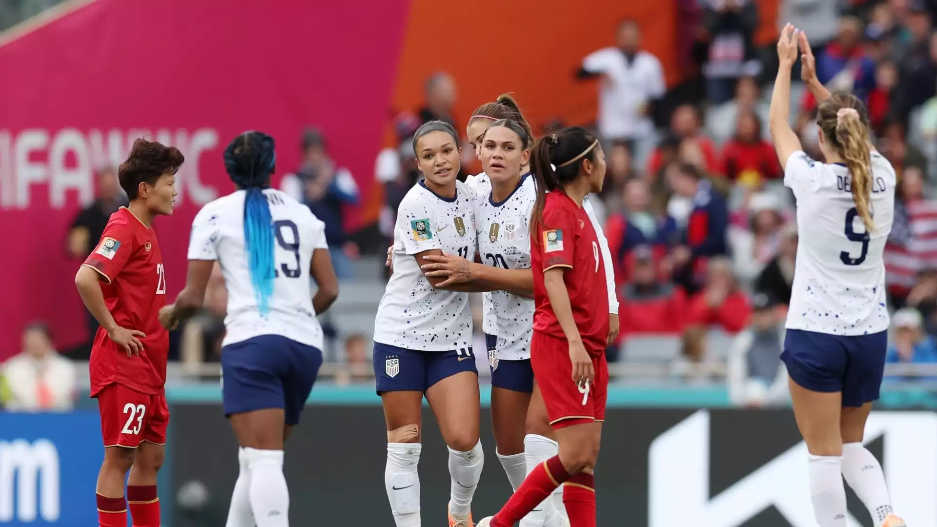 Esordio con una netta vittoria per gli Stati Uniti ai Mondiali di calcio femminili
