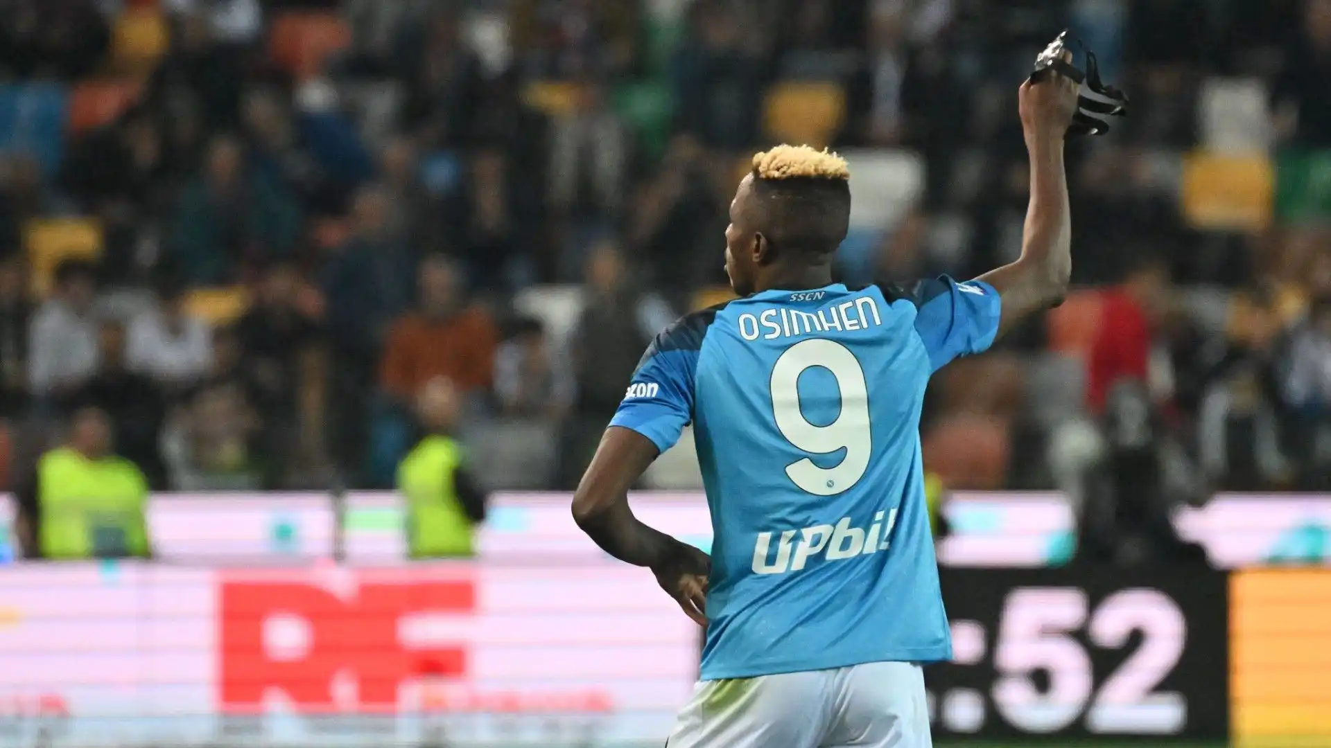 Un contratto faraonico per il campione nigeriano che sta trattando il rinnovo con il Napoli