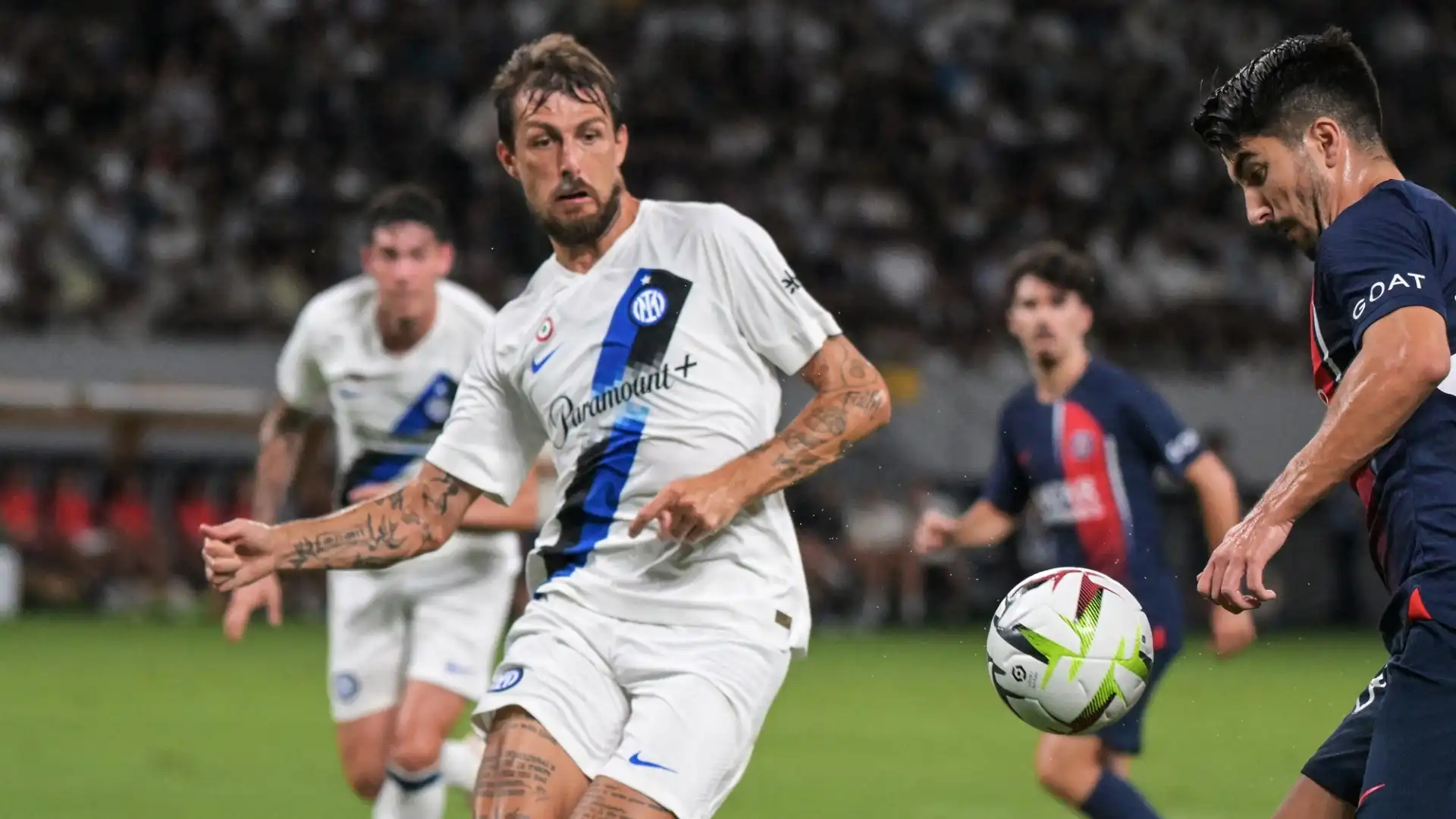 Il recente infortunio muscolare di Acerbi spinge i nerazzurri sul mercato, a meno di due settimane dall'inizio del campionato