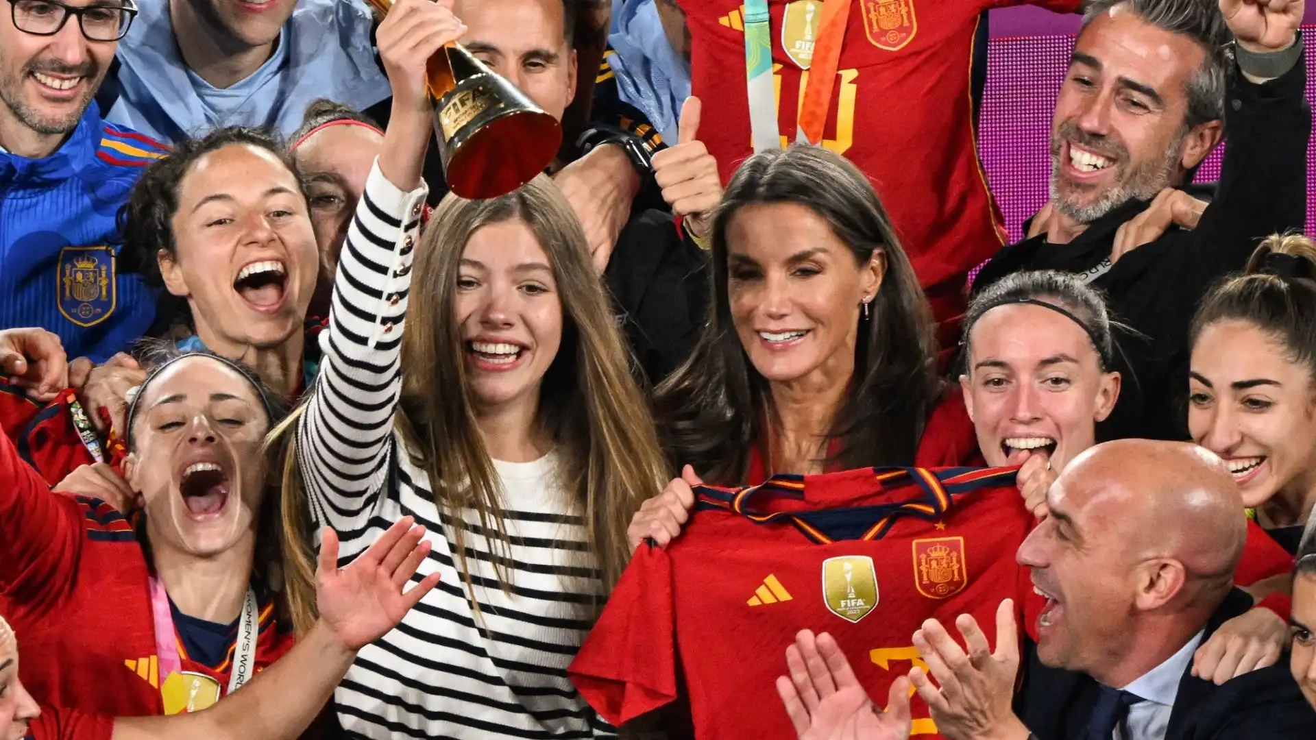 Festa sfrenata per la Spagna dopo la conquista del Mondiale di calcio femminile