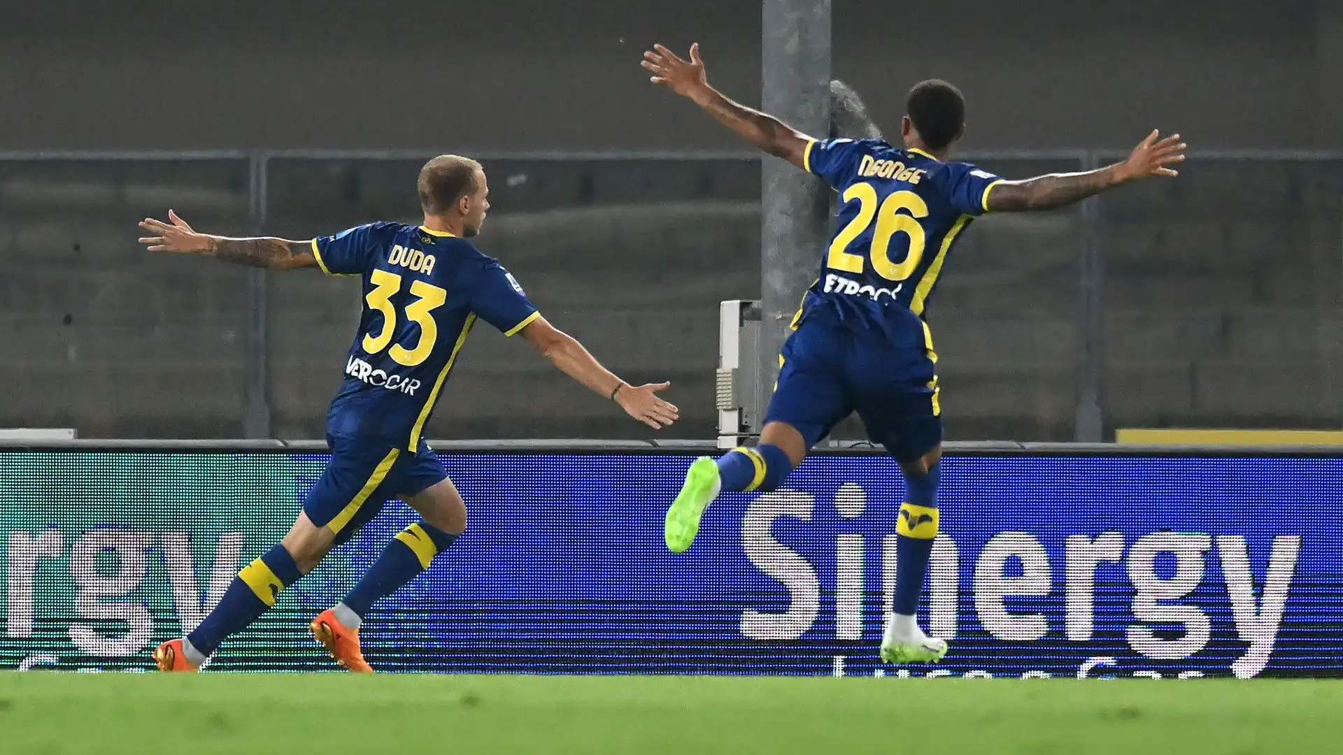 Il secondo gol dei padroni di casa è stato segnato da Ngonge nei minuti di recupero del primo tempo