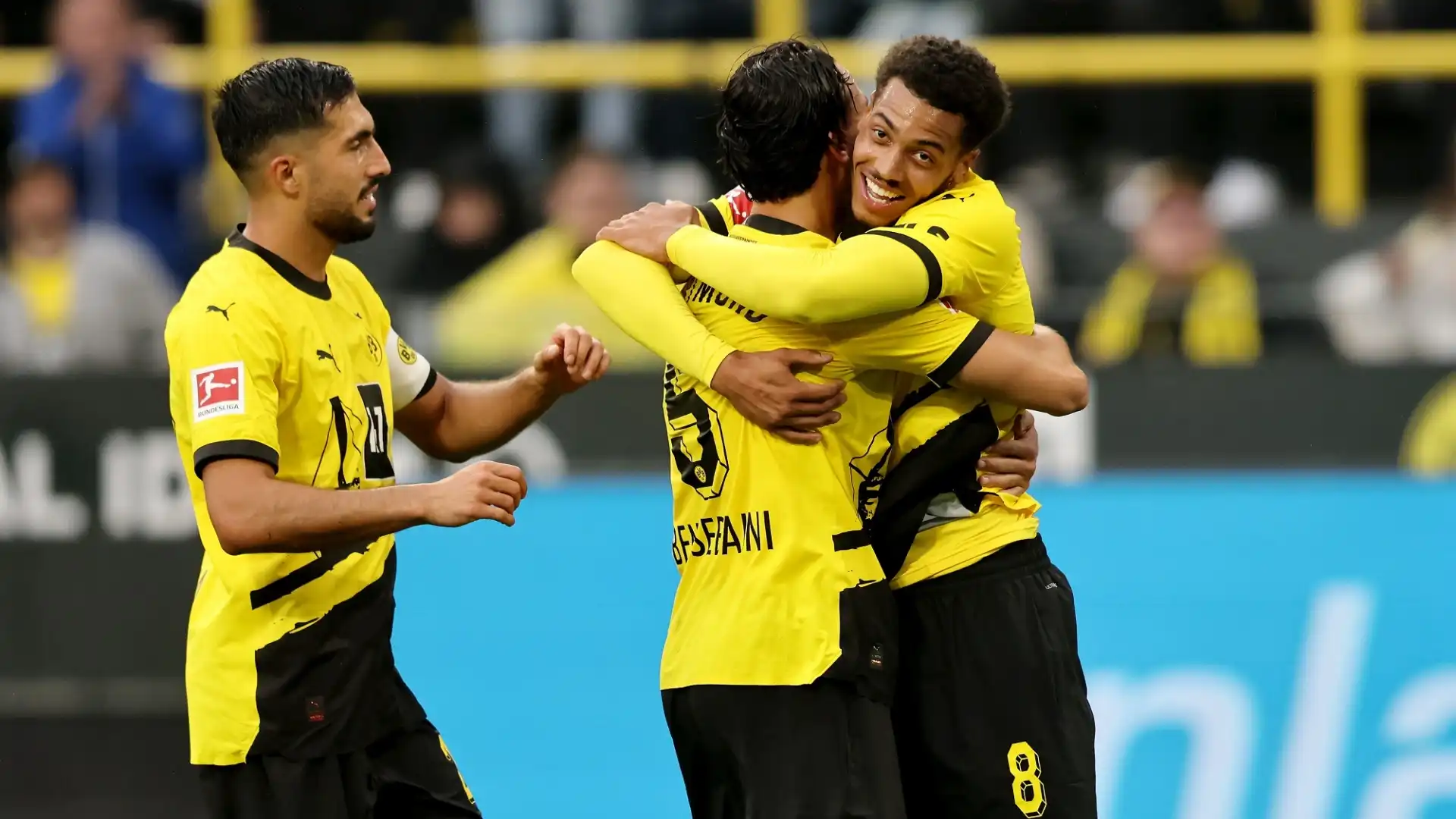 12. Borussia Dortmund (Germania): 1,93 miliardi	di dollari