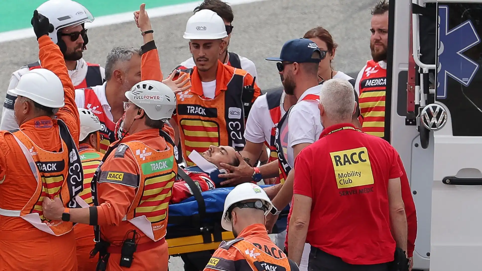 Il centauro della Ducati è caduto al primo giro del Gran Premio di Catalogna
