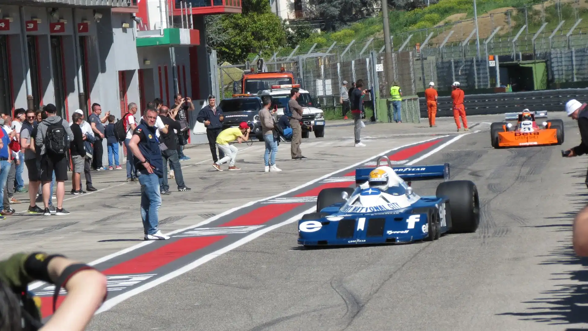 Ronnie Peterson, per esempio, pilotò la Tyrrell a 6 ruote