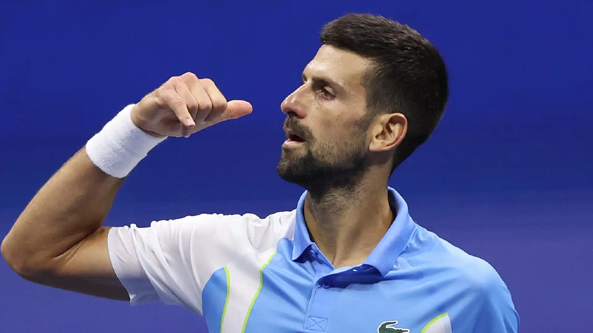 Novak Djokovic si è qualificato per la finale degli Us Open dopo una vittoria in tre set contro Ben Shelton