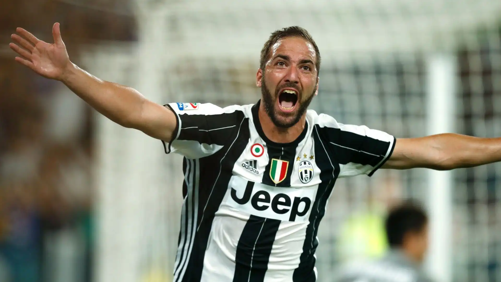 2- Gonzalo Higuaín alla Juventus per 90 milioni di euro. Stagione 2016-2017