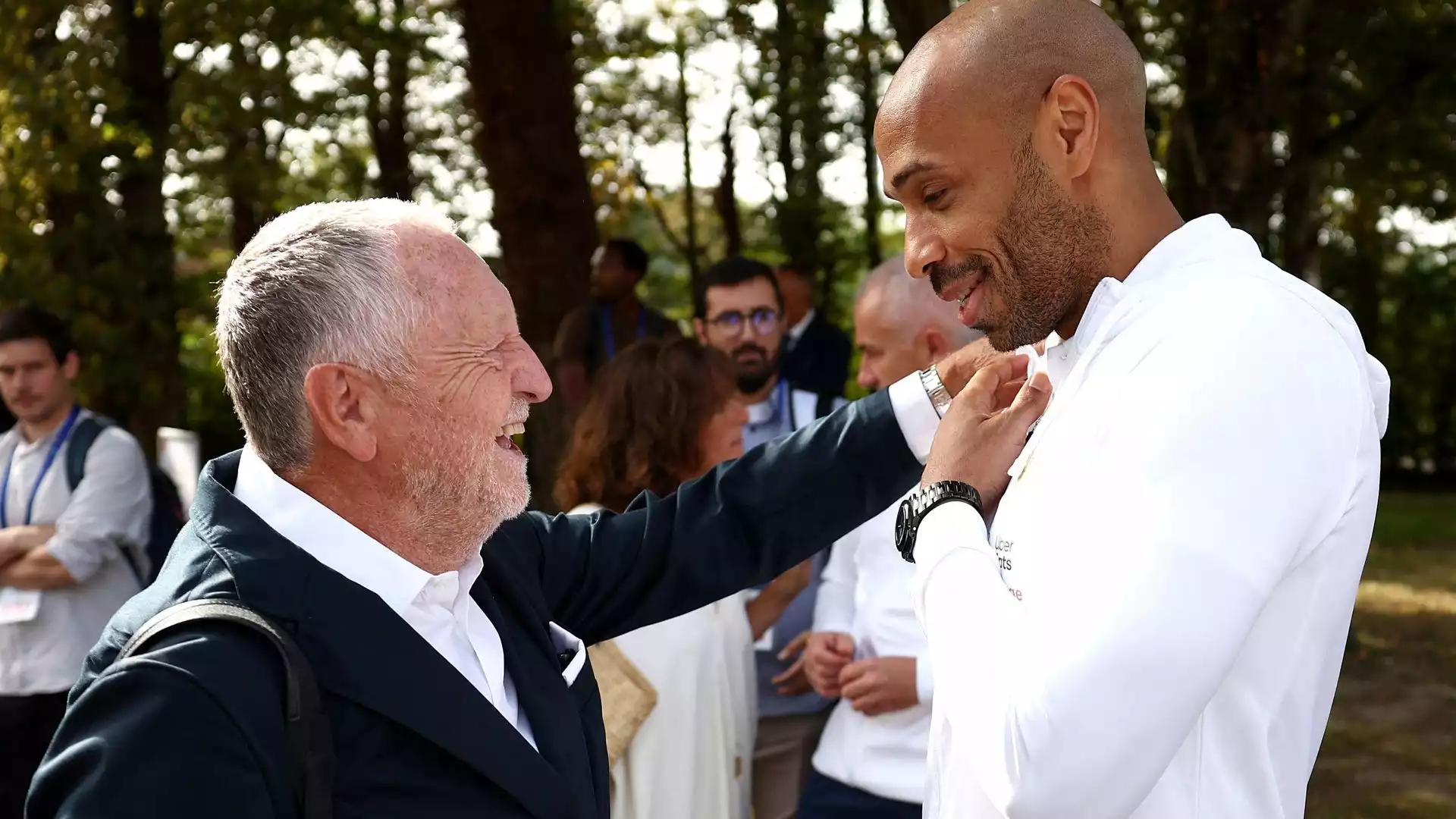 Jean-Michel Aulas saluta cordialmente Thierry Henry