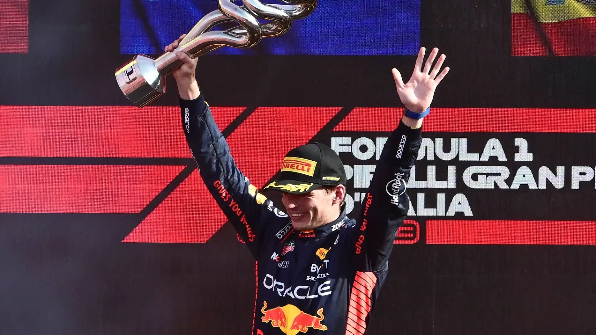 Il pilota della Red Bull ha centrato il record a Monza, superando così il precedente primato di Vettel di 9 vittorie