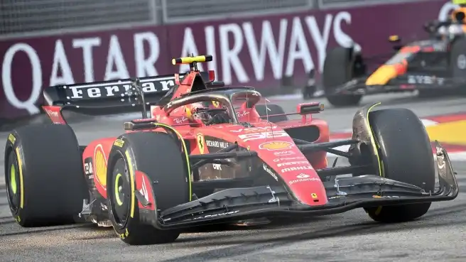 Carlos Sainz e la Ferrari ancora davanti nelle ultime libere di Singapore