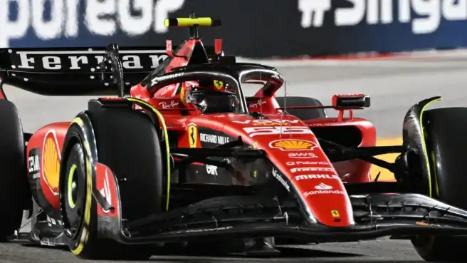 F1, doppietta Ferrari anche nelle FP2 di Singapore: Sainz davanti a Leclerc