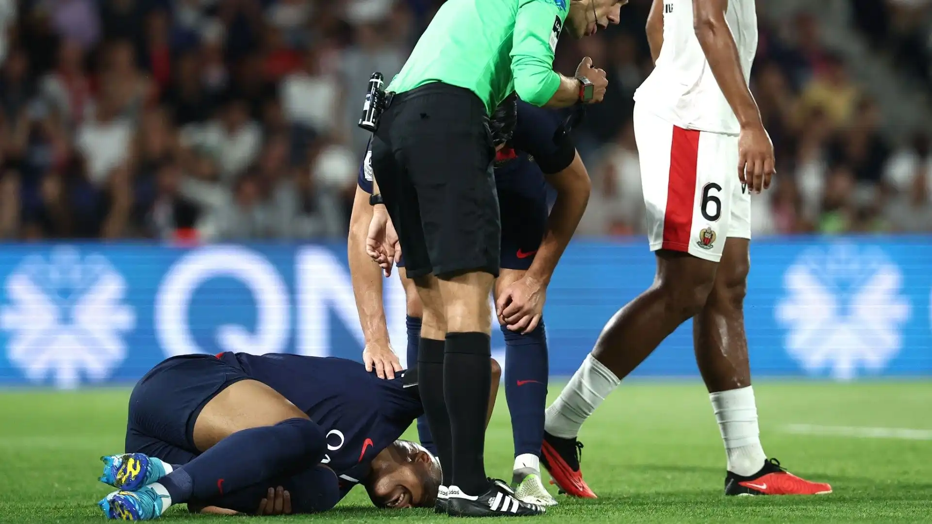 Mbappé ha sbattuto la gamba contro il sostegno della porta