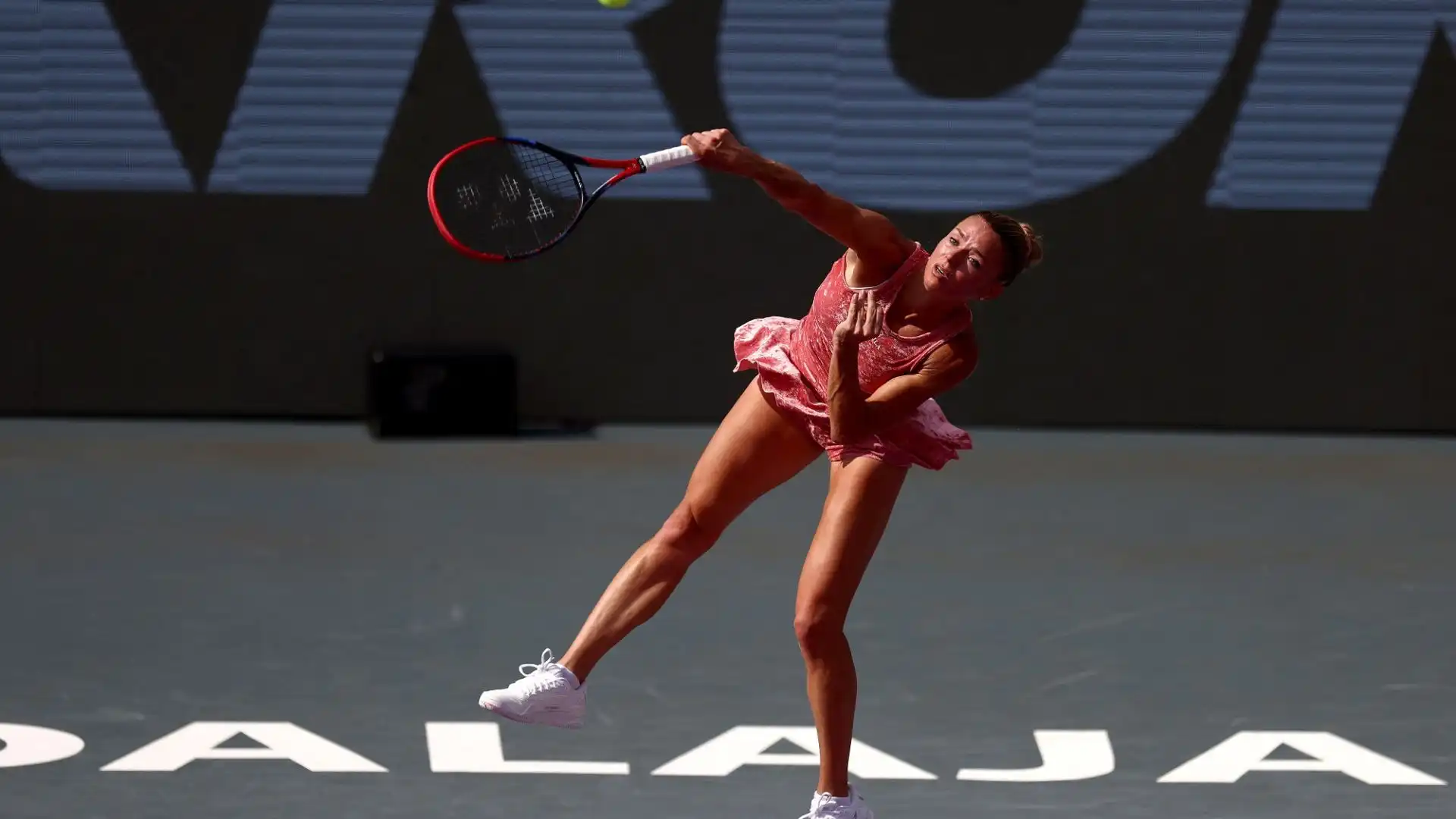 La tennista di Macerata è stata nettamente sconfitta in poco più di un'ora dalla greca Maria Sakkari
