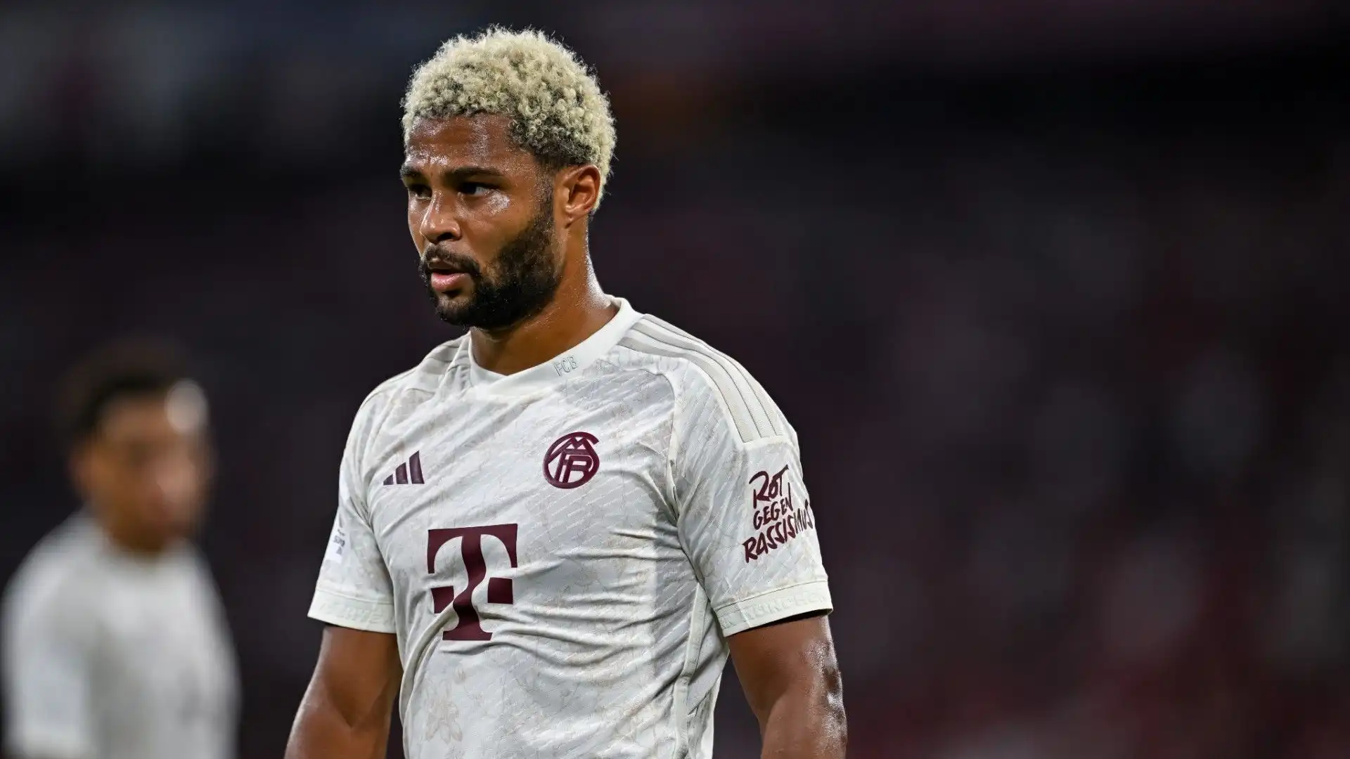 Serge Gnabry ha riportato la frattura dell'ulna dell'avambraccio sinistro e starà fuori per alcune settimane