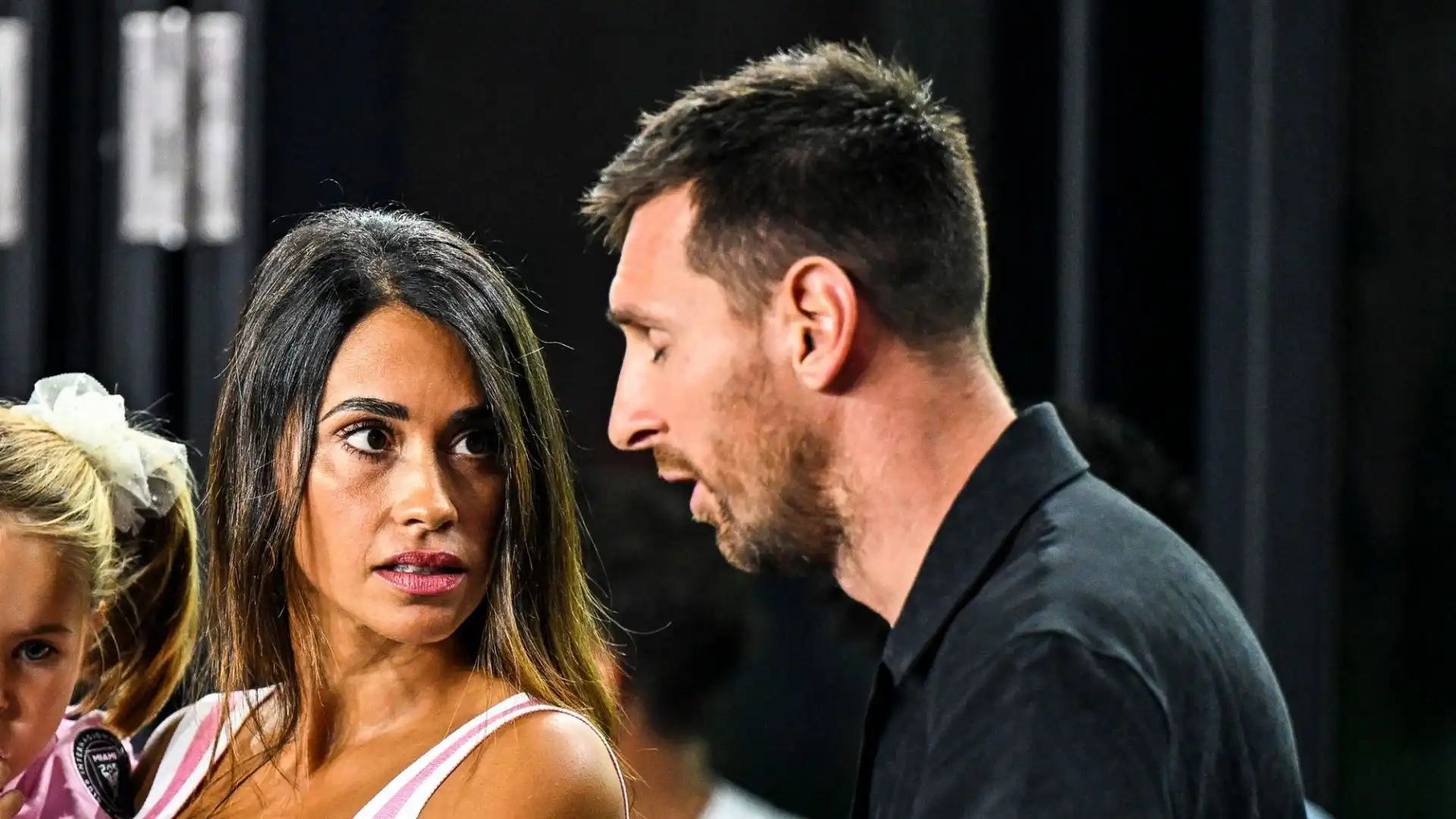 Messi era in tribuna con la moglie Antonela Roccuzzo