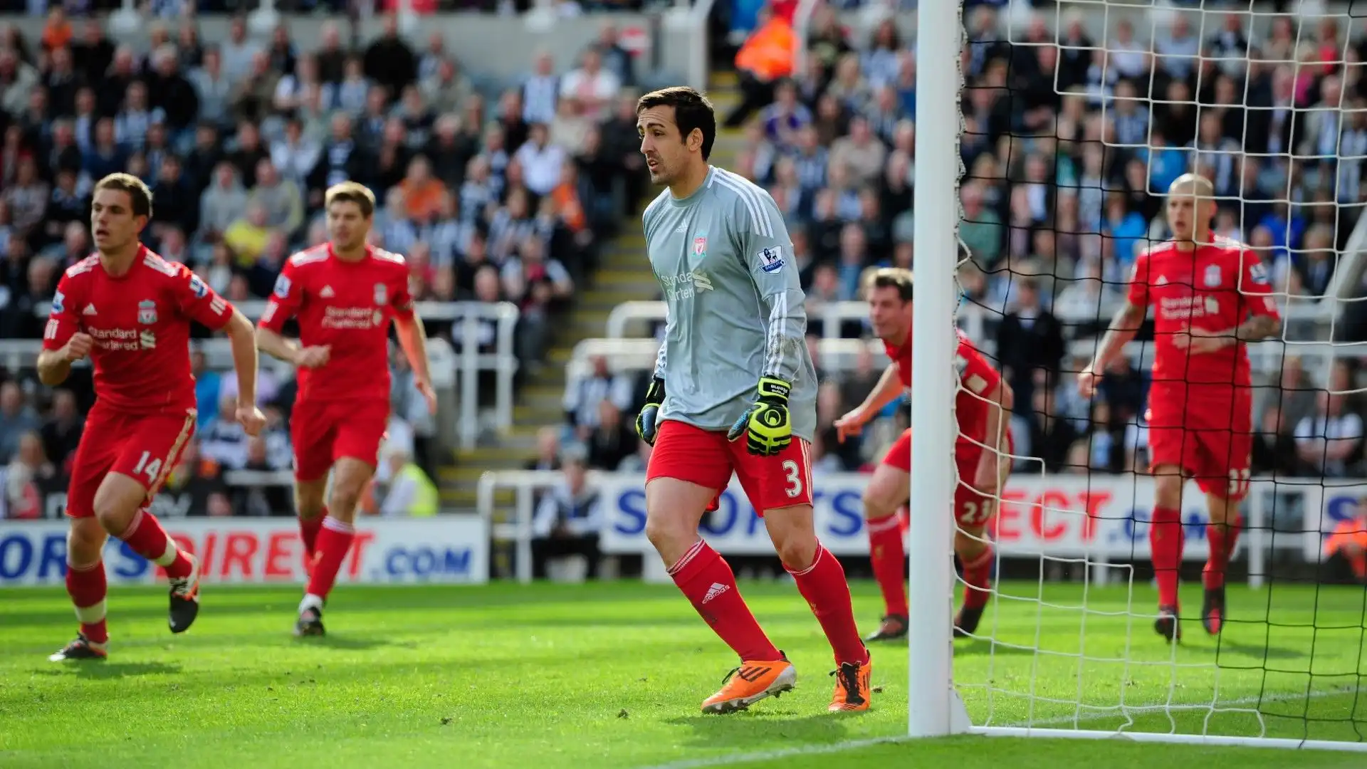 José Enrique sembra a suo agio tra i pali: qui Liverpool-Newcastle del 2012