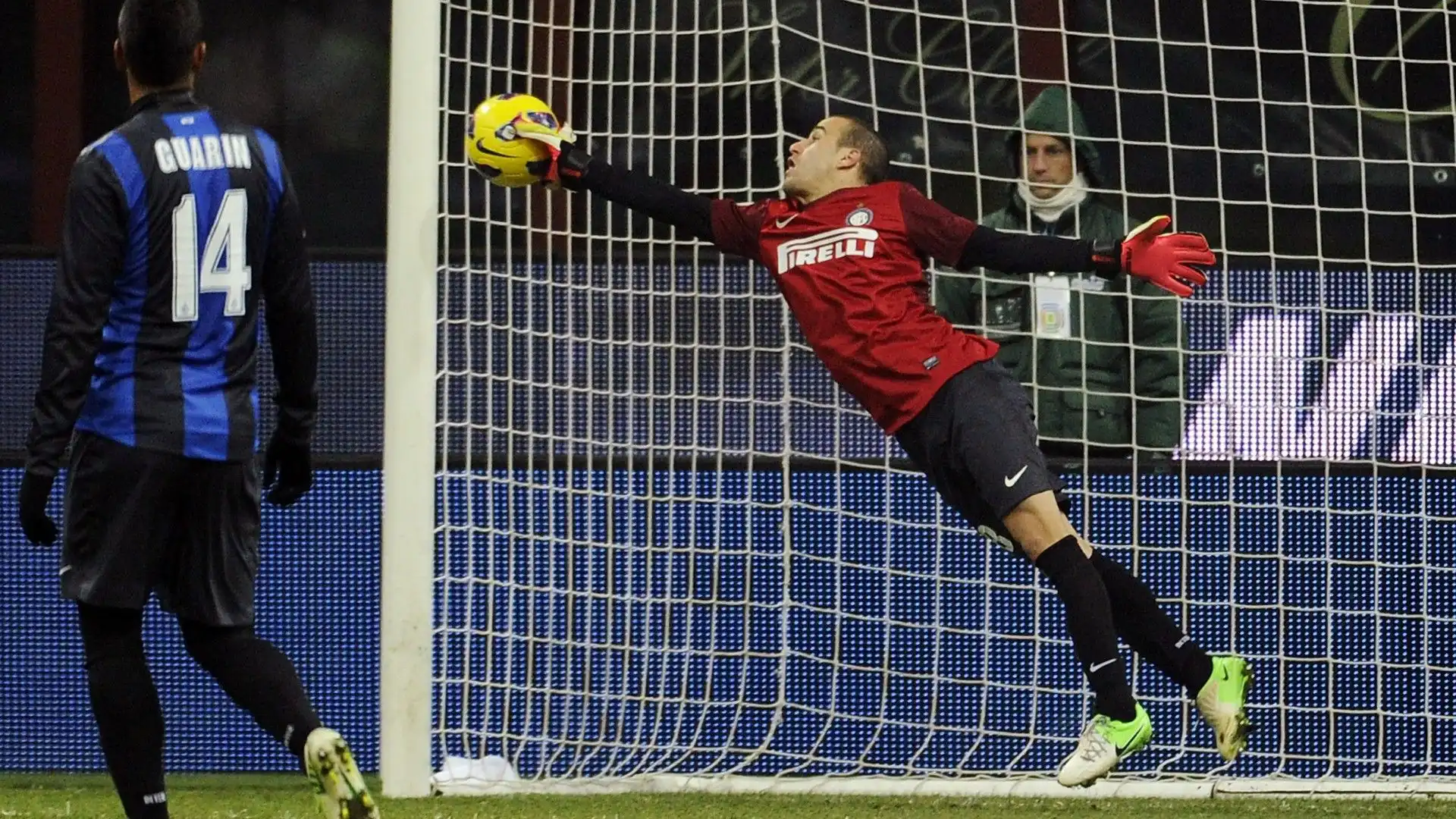 Rodrigo Palacio elastico durante Inter-Verona del 2012: non aveva affatto sfigurato