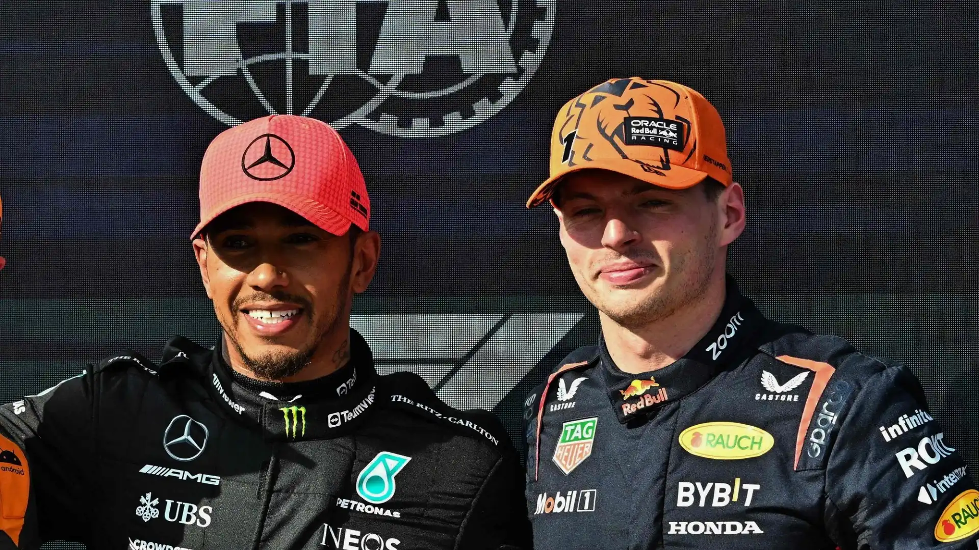Lewis Hamilton ha inviato un messaggio a sorpresa a Max Verstappen in un'intervista a Blick.ch