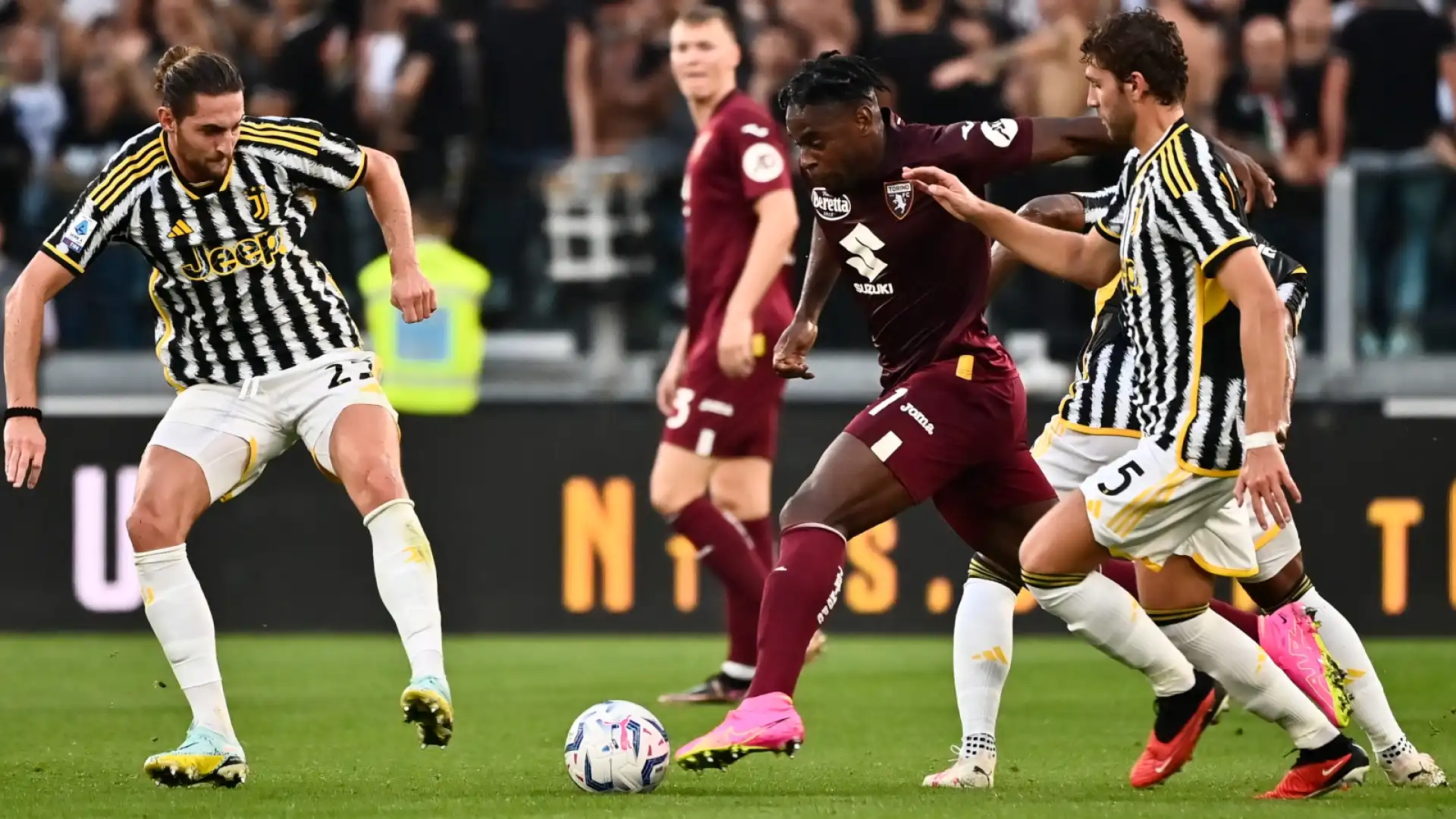La Juventus ha vinto per 2-0 il derby contro il Torino.