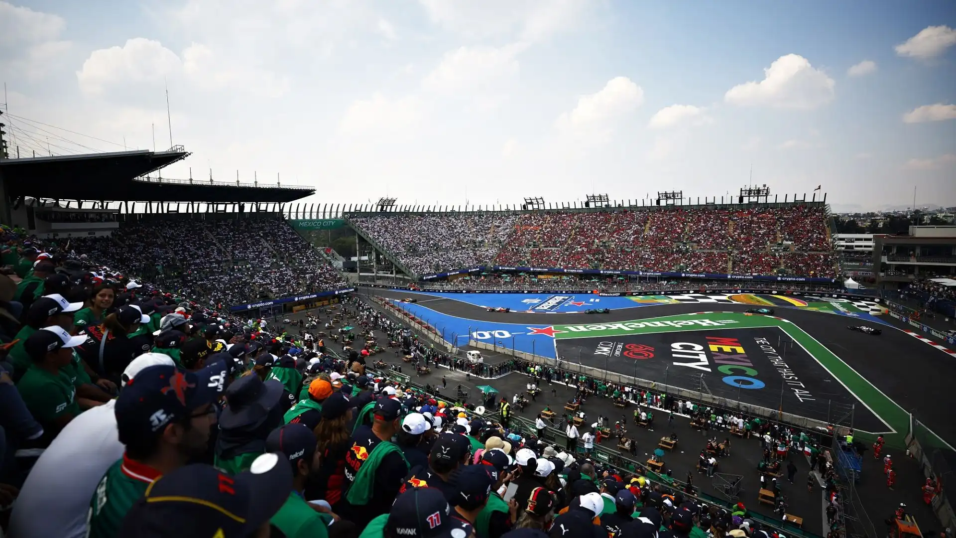 Tanti tifosi messicani accusano la Red Bull di favorire Verstappen rispetto a Sergio Perez