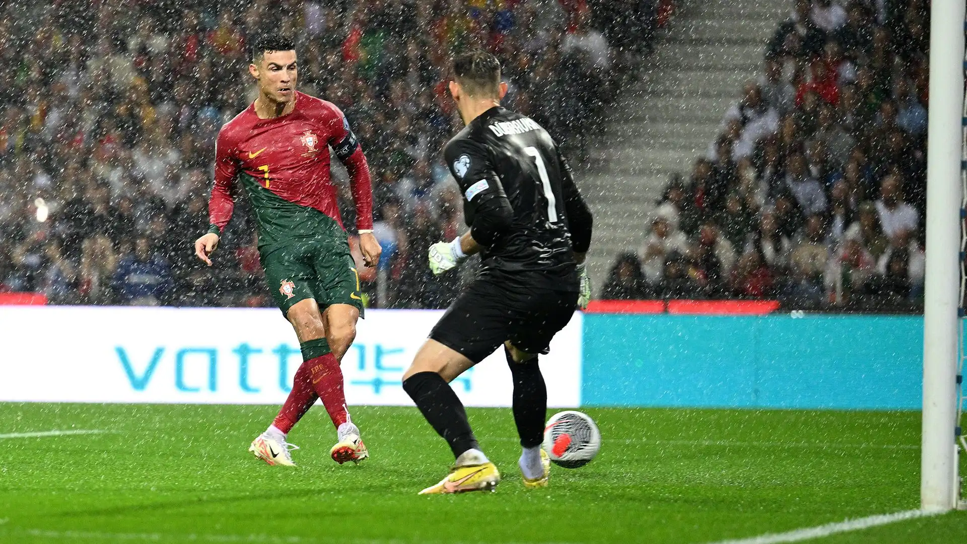 Ora Ronaldo guarda già alla prossima sfida: il 16 ottobre c'è Bosnia Erzegovina-Portogallo