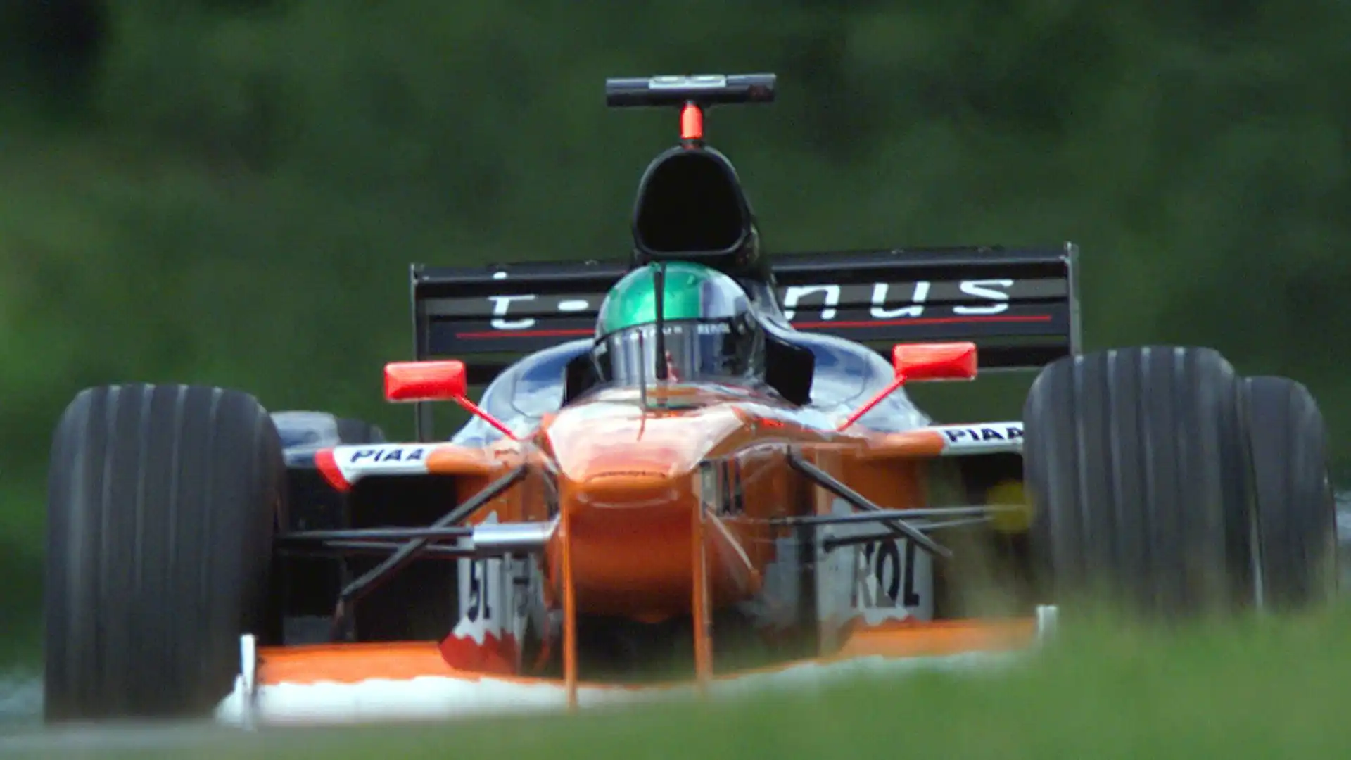 Toranosuke Takagi ha gareggiato con Tyrrell (1998) e Arrows (1999)