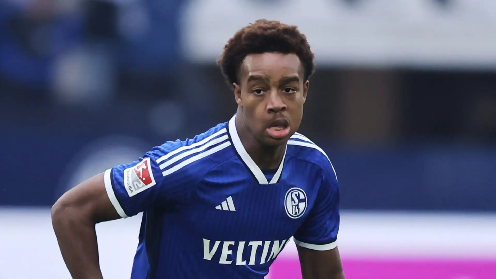 Assan Ouedraogo, centrocampista di 17 anni, si sta mettendo in luce allo Schalke 04