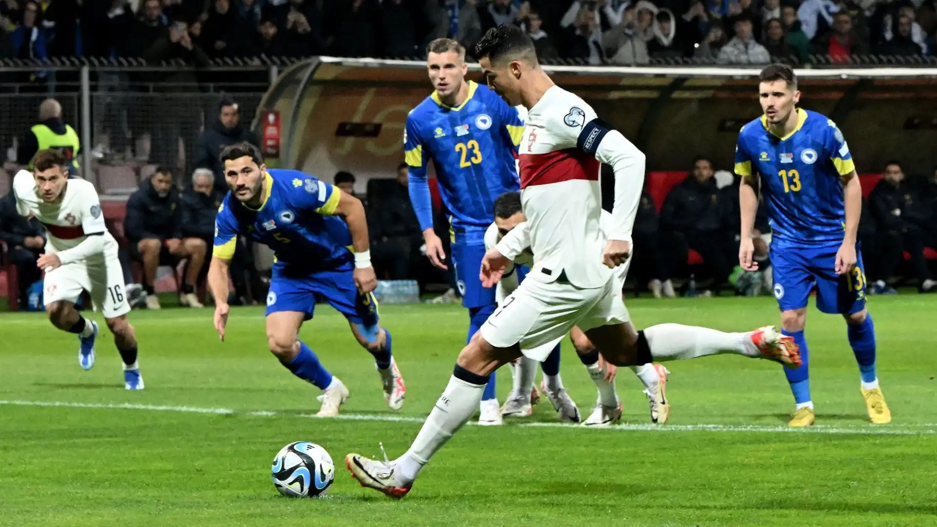Ronaldo ha segnato due gol nei primi 20', il primo su rigore, e ha aperto la goleada del suo Portogallo