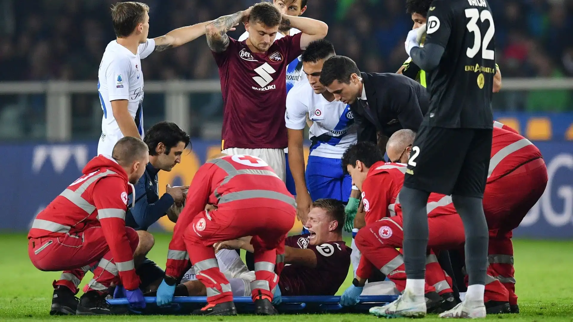 Questa la nota del Torino: "Gli esami strumentali eseguiti su Perr Schuurs hanno evidenziato la lesione del legamento crociato anteriore del ginocchio sinistro