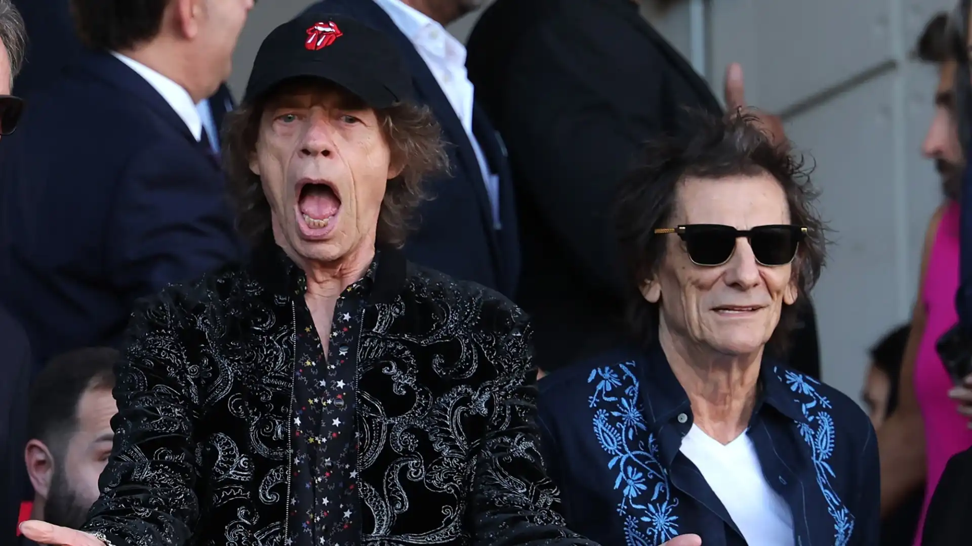 Due componenti dei celebri Rolling Stones, il cantante Mick Jagger e il chitarrista Ronnie Wood, erano in tribuna ad assistere al match