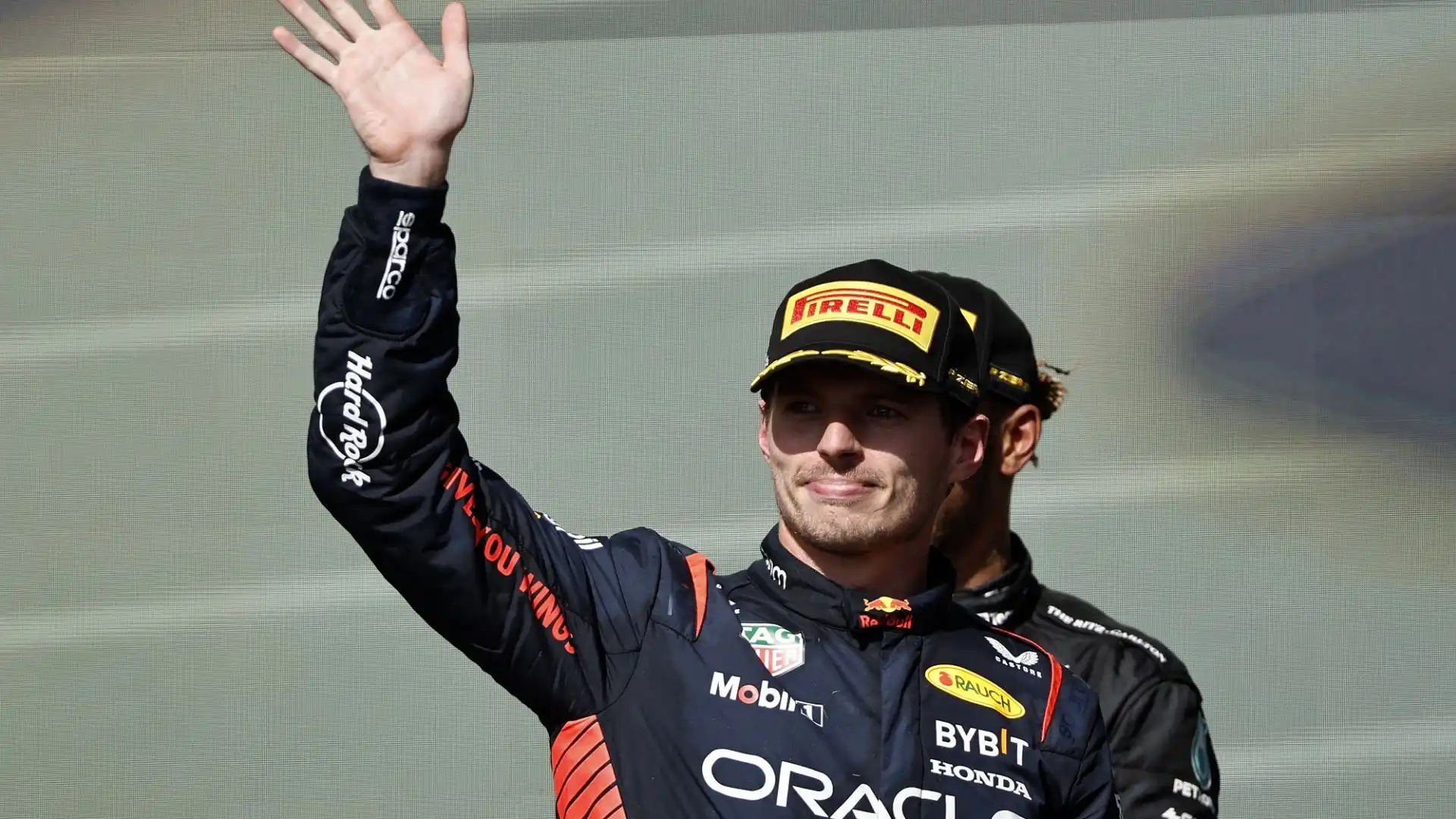 Verstappen dopo la premiazione ha sorriso: "Non li trovo irritanti"