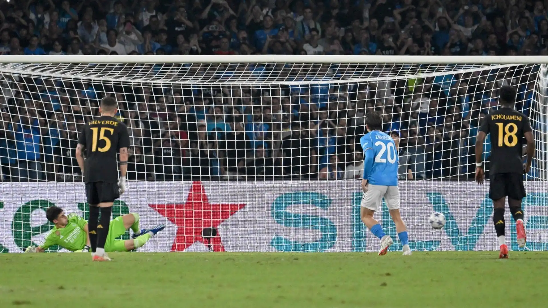 Al momento il bilancio con la maglia del Napoli è di 340 presenze, 50 gol e 46 assist