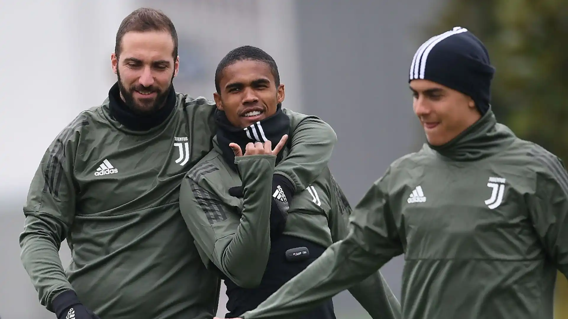 In una recente intervista, Douglas Costa si è proposto per tornare a vestire la maglia bianconera