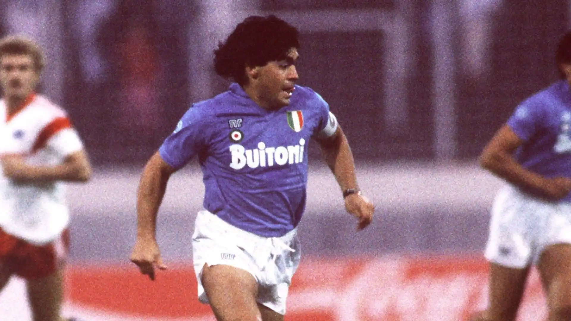 Diego Armando Maradona: la leggenda argentina non è mai riuscita a vincerlo perchè fino al 1995 il trofeo era riservato ai calciatori europei