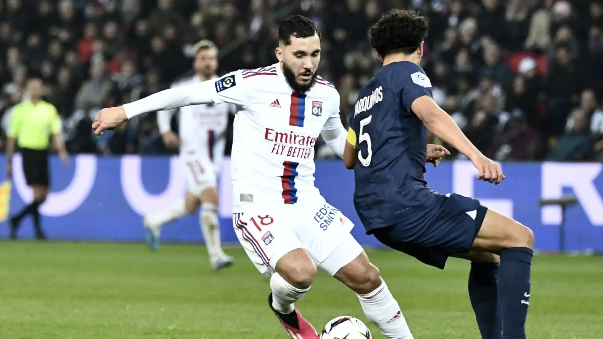 Cresciuto nel Lione, ha debuttato in Ligue 1 e in Champions League ad appena 16 anni