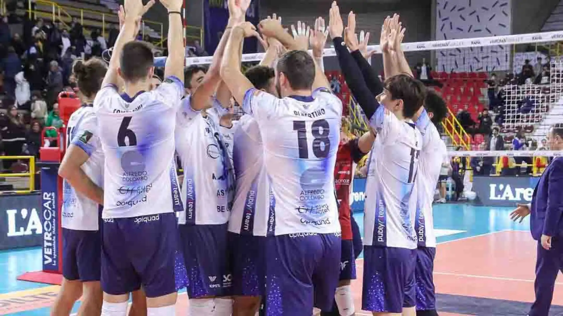 Approfittando dell'anticipo nel turno infrasettimanale la Mint Vero Volley Monza ha raggiunto Piacenza in vetta alla classifica di Superlega..
