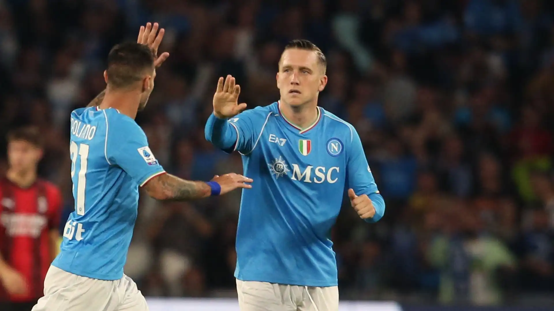 A centrocampi fari puntati su Piotr Zielinski, in scadenza di contratto con il Napoli